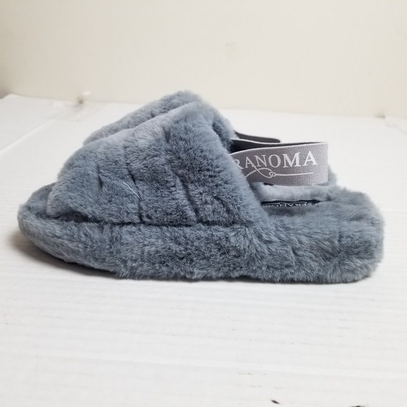 Slippers - Picture 9 of 11